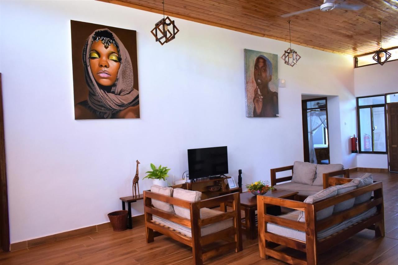 Private Backdoor Villa With Big Swimming Pool And Services Of Chef Included ディアニ・ビーチ エクステリア 写真