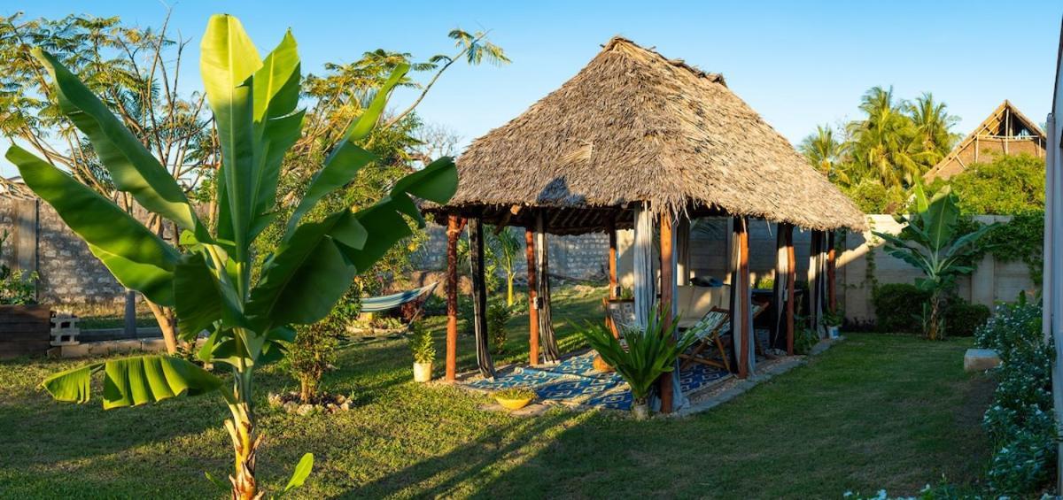 Private Backdoor Villa With Big Swimming Pool And Services Of Chef Included ディアニ・ビーチ エクステリア 写真