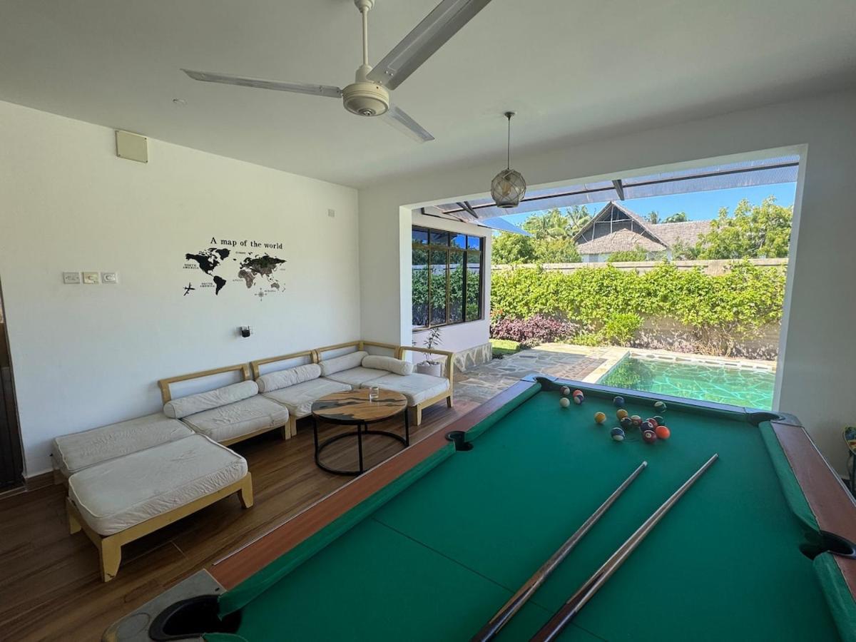 Private Backdoor Villa With Big Swimming Pool And Services Of Chef Included ディアニ・ビーチ エクステリア 写真