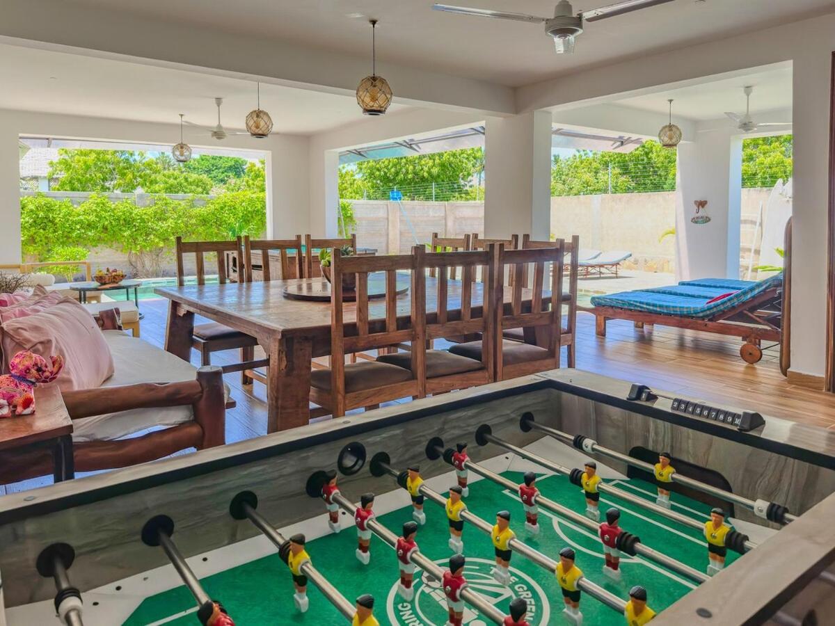 Private Backdoor Villa With Big Swimming Pool And Services Of Chef Included ディアニ・ビーチ エクステリア 写真