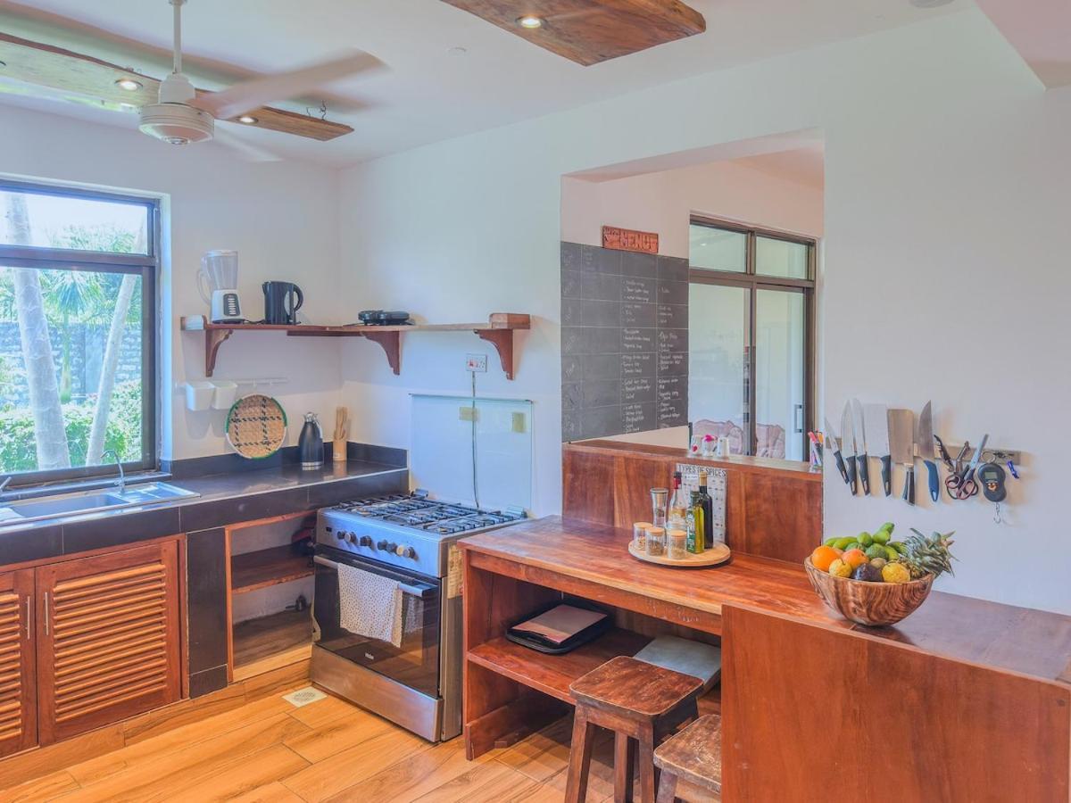 Private Backdoor Villa With Big Swimming Pool And Services Of Chef Included ディアニ・ビーチ エクステリア 写真