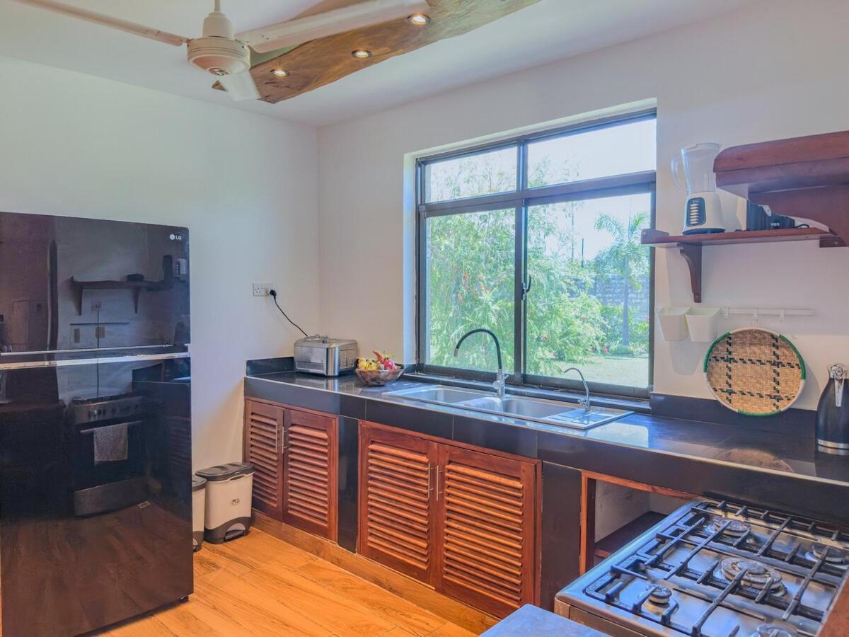 Private Backdoor Villa With Big Swimming Pool And Services Of Chef Included ディアニ・ビーチ エクステリア 写真