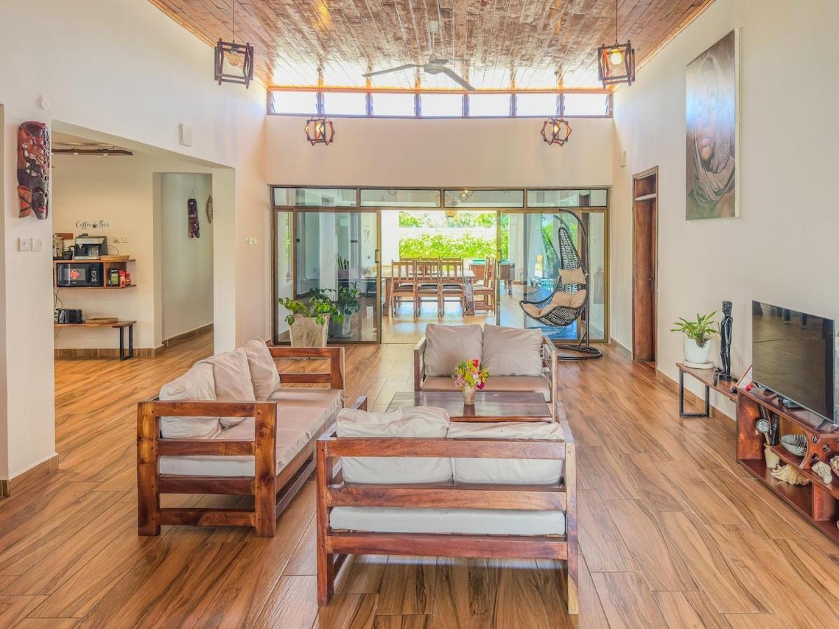 Private Backdoor Villa With Big Swimming Pool And Services Of Chef Included ディアニ・ビーチ エクステリア 写真