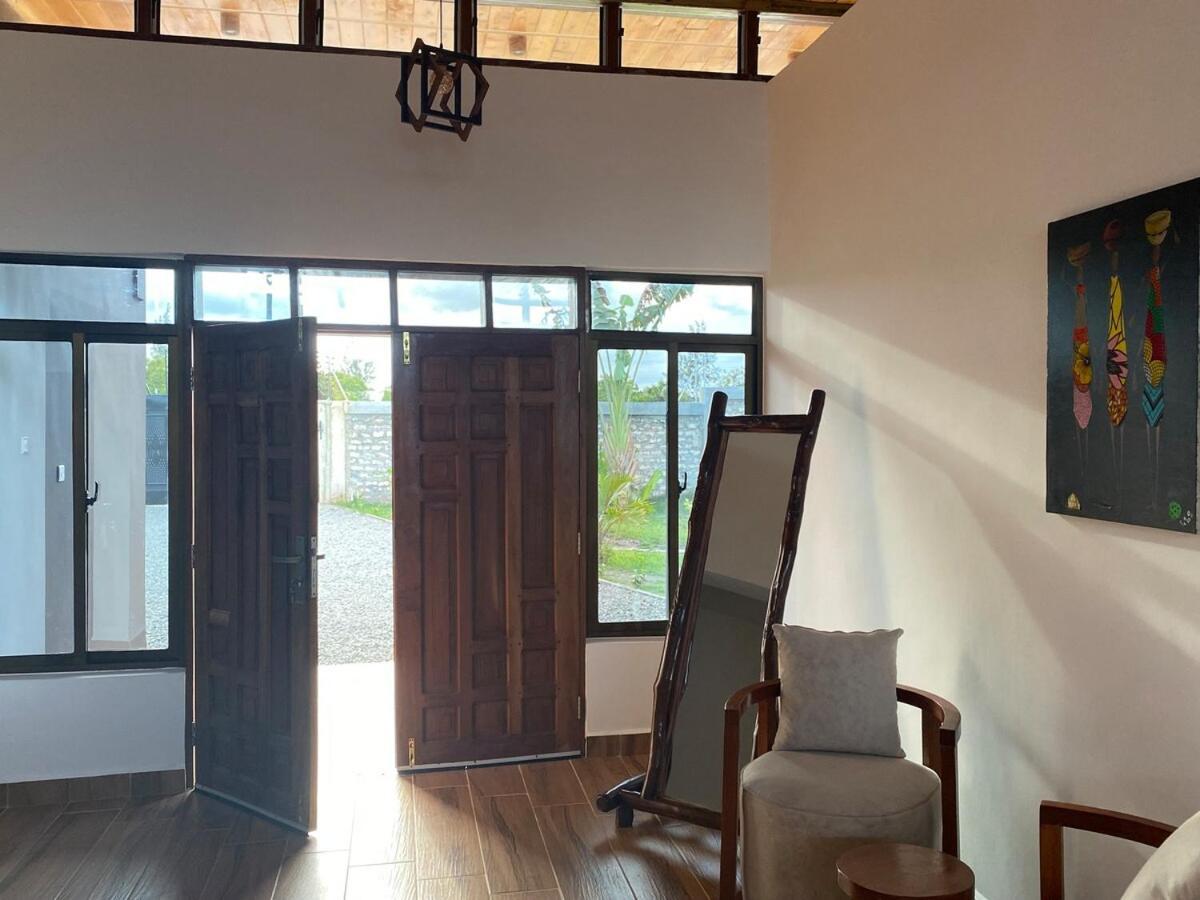 Private Backdoor Villa With Big Swimming Pool And Services Of Chef Included ディアニ・ビーチ エクステリア 写真