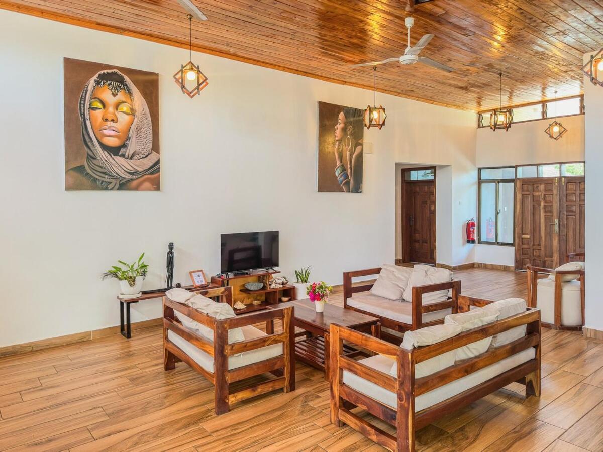 Private Backdoor Villa With Big Swimming Pool And Services Of Chef Included ディアニ・ビーチ エクステリア 写真